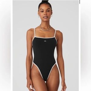 Alo Yoga Criss-Cross Bodysuit 🤍🖤
